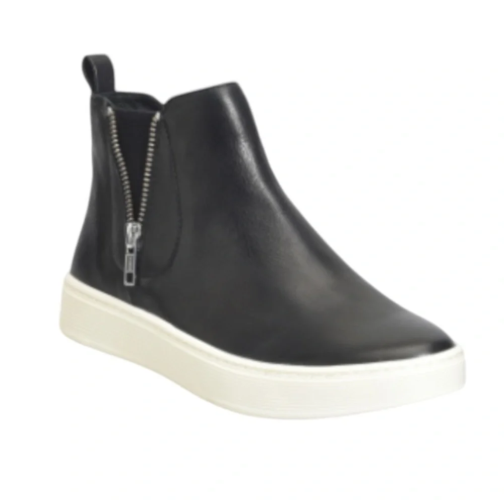 ❗️SOLD❗️NWT SOFFT BRITTON SLIP WATERPROOF LEATHER ZIP UP